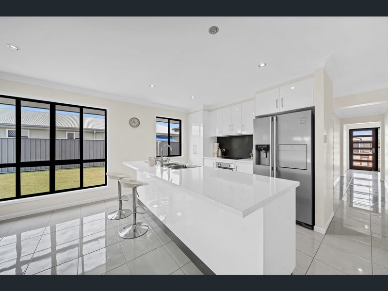 1 Whitney St, Emerald, QLD 4720