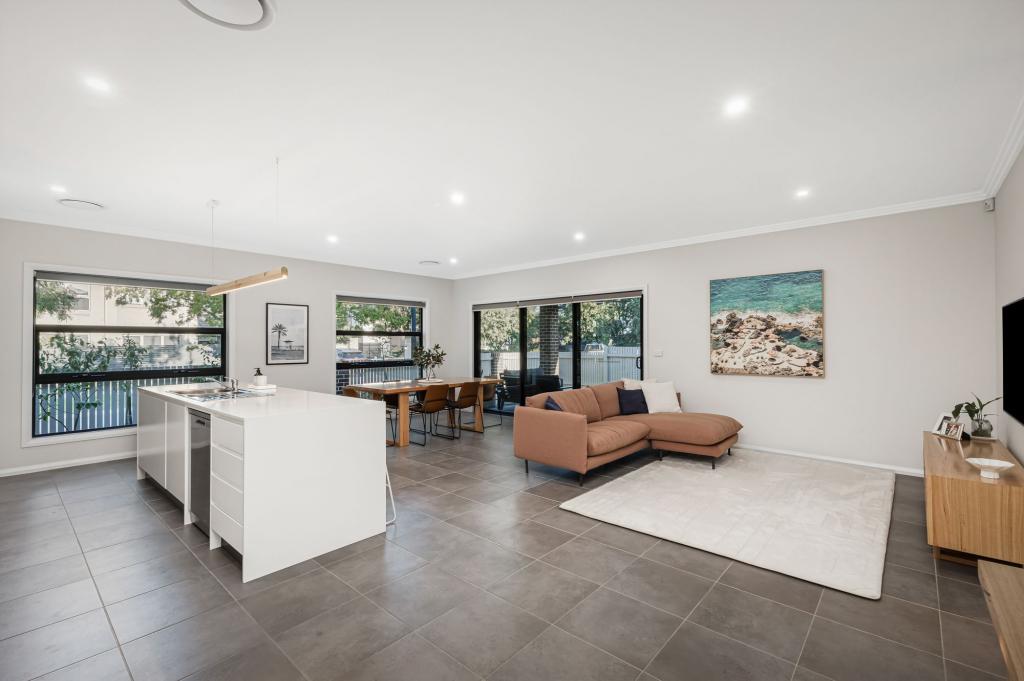 24 Sundowner Pkwy, Box Hill, NSW 2765