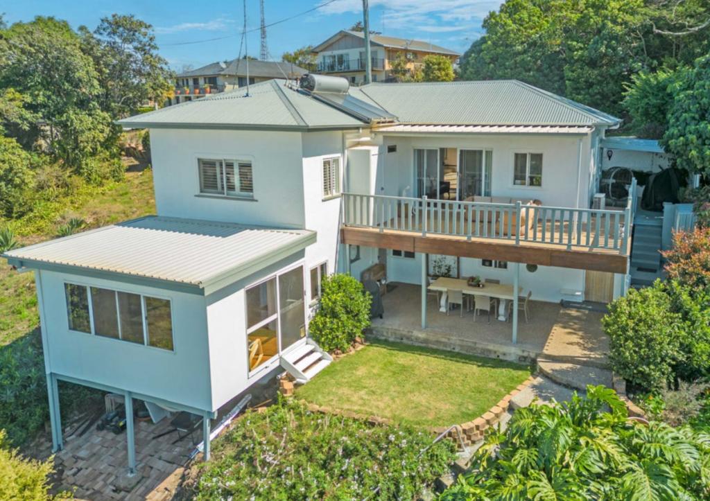 18 Heathwood Cres, Qunaba, QLD 4670