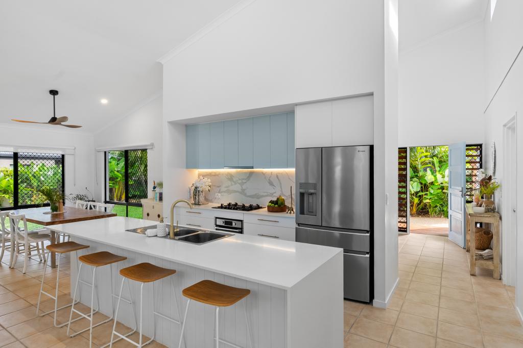 9 Cocus Cres, Palm Cove, QLD 4879
