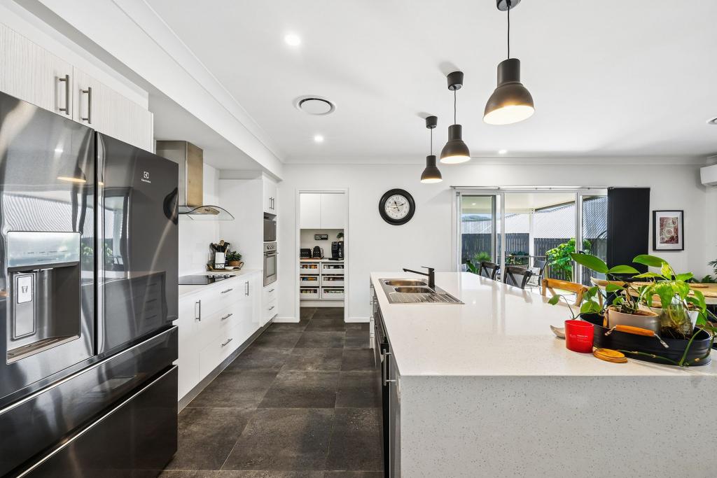7 Windsor Cct, Maudsland, QLD 4210