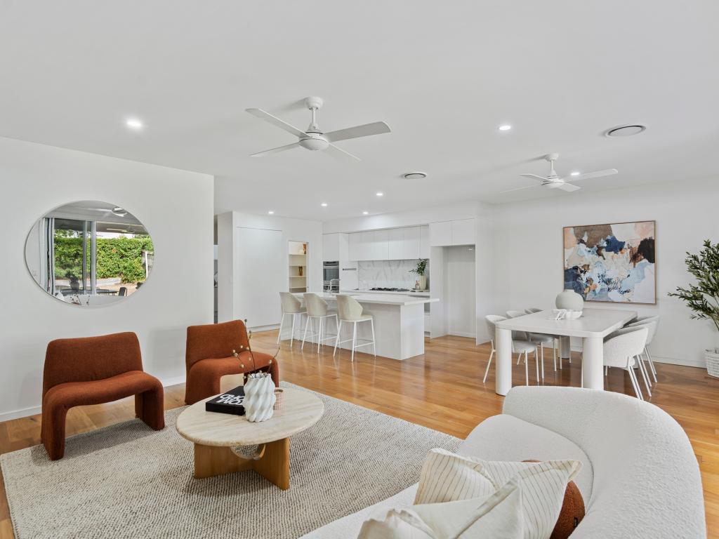 21 PINEDALE ST, MORNINGSIDE, QLD 4170