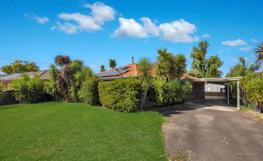 94 Racecourse Rd, Pakenham, VIC 3810