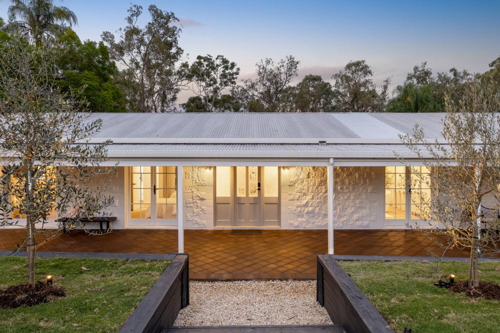 11 JANELLE ST, BELLBIRD PARK, QLD 4300