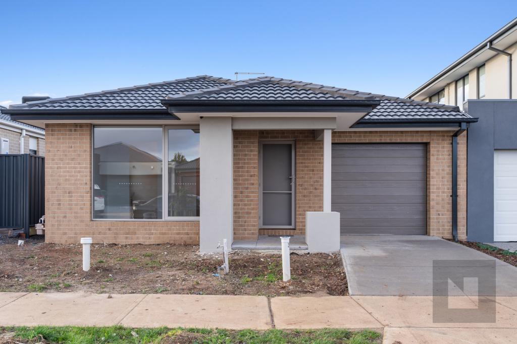 84 Bluebottle Pde, Rockbank, VIC 3335