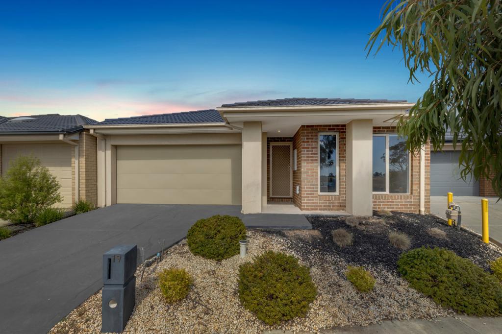 19 BROOKSBY CCT, HARKNESS, VIC 3337