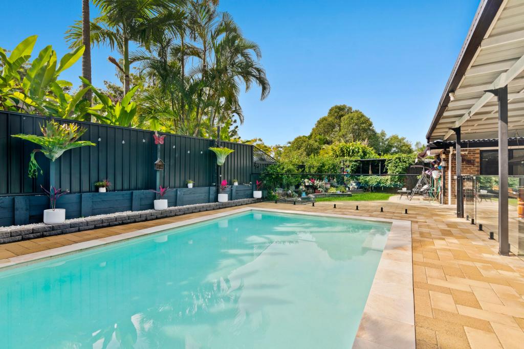 11 GLENTREES GR, CURRUMBIN WATERS, QLD 4223