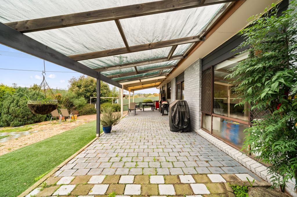 16 Jackie Howe Cres, Macarthur, ACT 2904