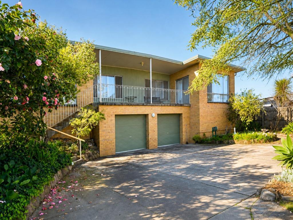 45 ROBB ST, EAST BAIRNSDALE, VIC 3875