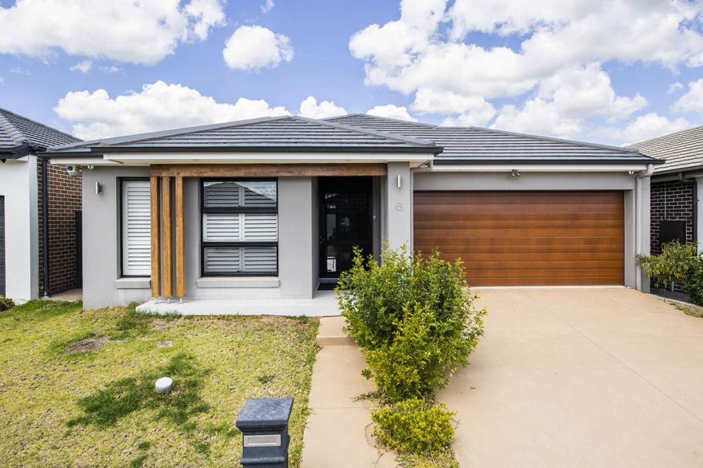 6 Cavalry St, Jordan Springs, NSW 2747