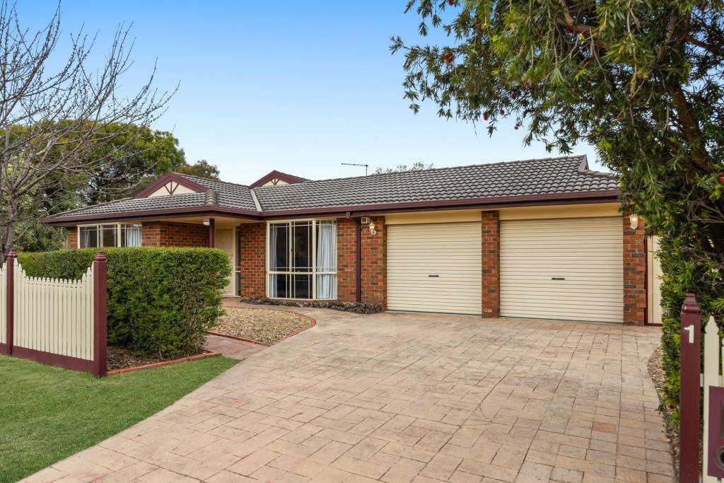 1 Ferncroft Ct, Berwick, VIC 3806