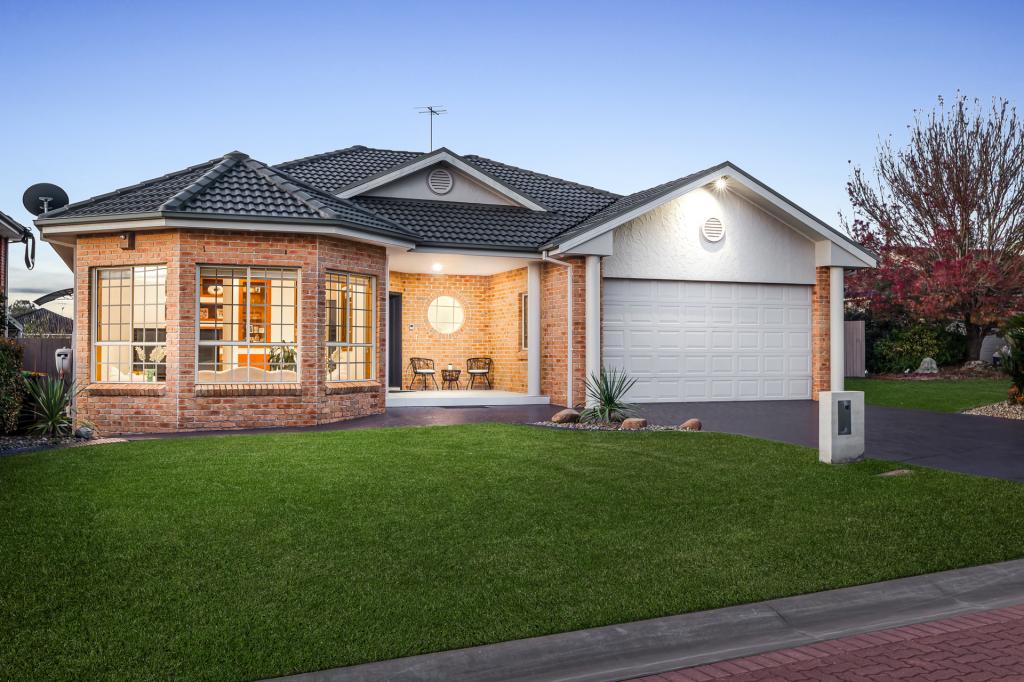 16 Dolphin Cl, Green Valley, NSW 2168