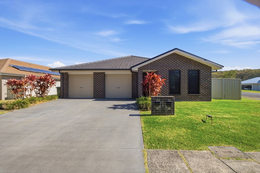 15-15a Sunshine Cct, Emerald Beach, NSW 2456