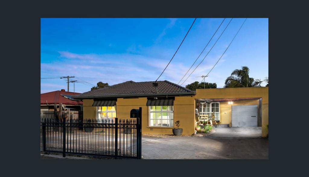 9 Second Ave, Melton South, VIC 3338