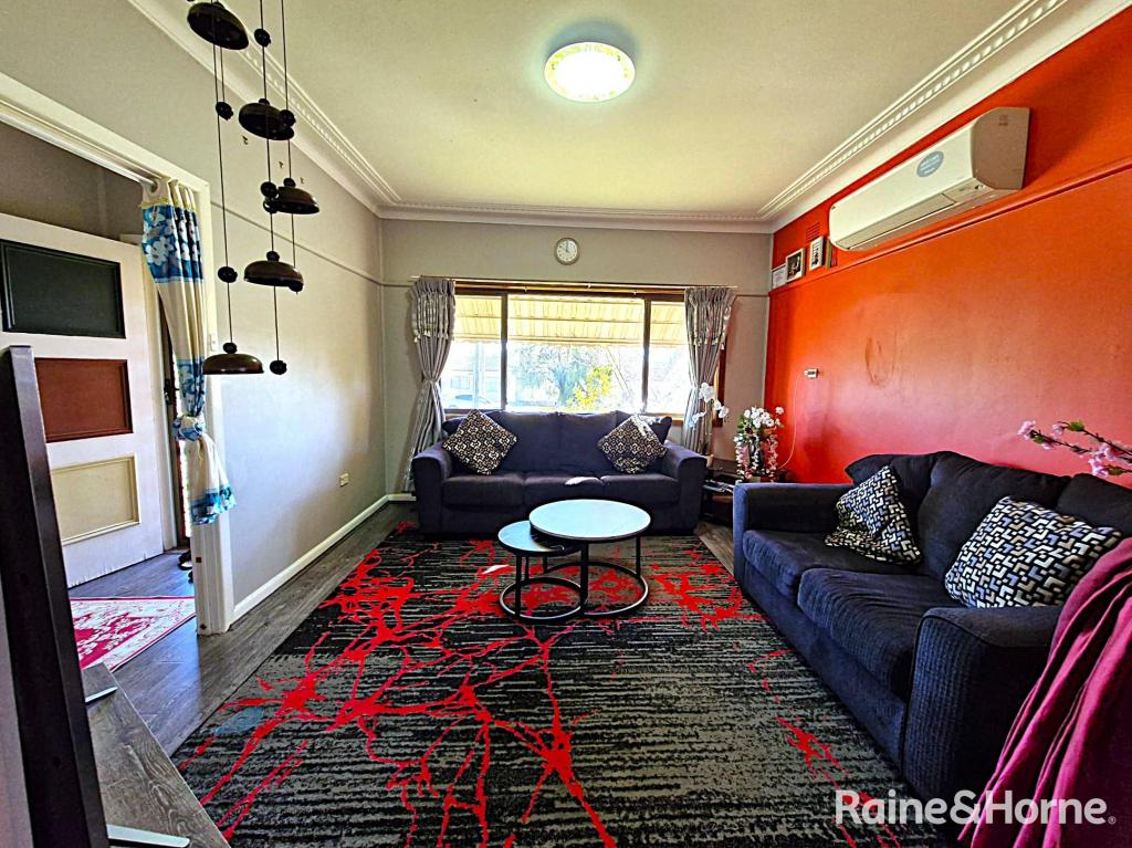 6 Lionel St, Ingleburn, NSW 2565