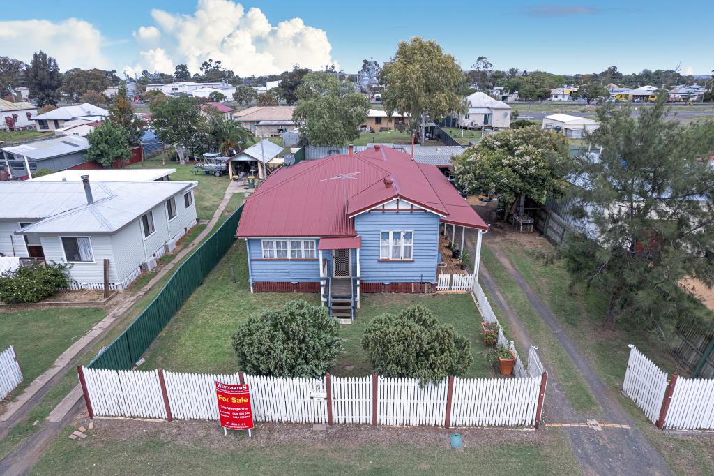 39 Donely St, Oakey, QLD 4401