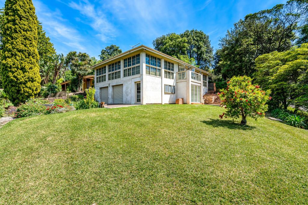 12 Don St, Kurrajong Heights, NSW 2758