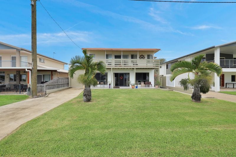 28 Poinciana Ave, Seaforth, QLD 4741