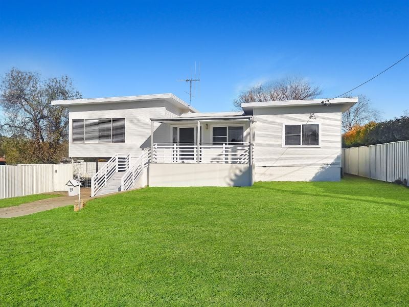 19 BERKLEY ST, FORBES, NSW 2871