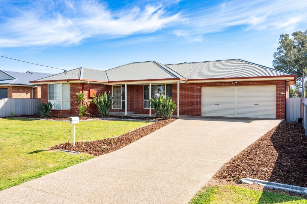 19 Fourth St, Henty, NSW 2658