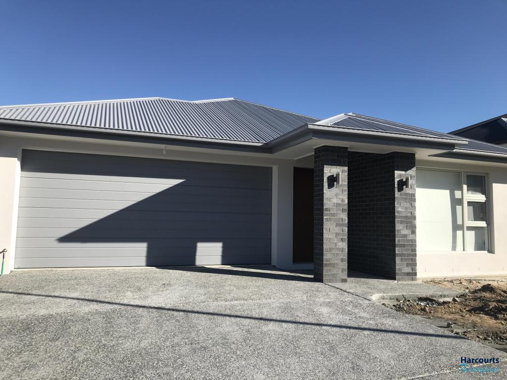 4 Mackinac Ct, Spring Mountain, QLD 4300