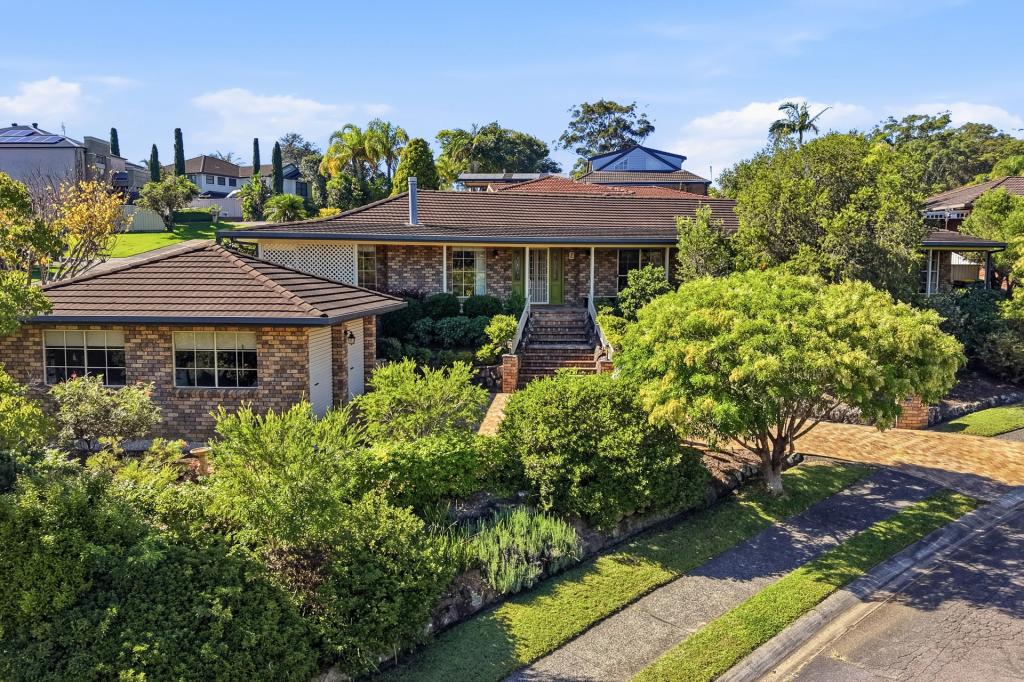 2 Victor Cl, Green Point, NSW 2251