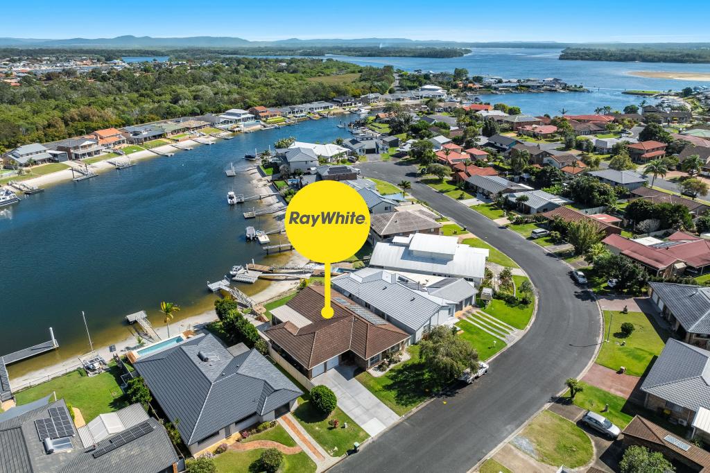 11 BINNACLE CT, YAMBA, NSW 2464