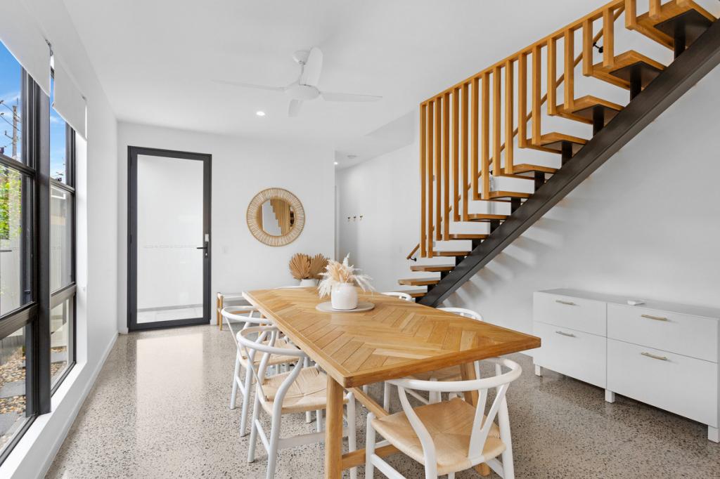 2/99 Nobby Pde, Miami, QLD 4220