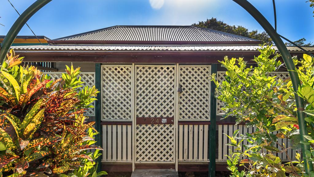 24 Greenslade St, West End, QLD 4810