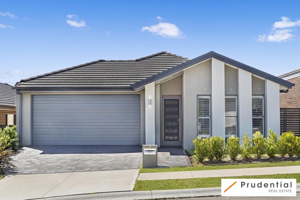 7 LOVEDAY ST, ORAN PARK, NSW 2570