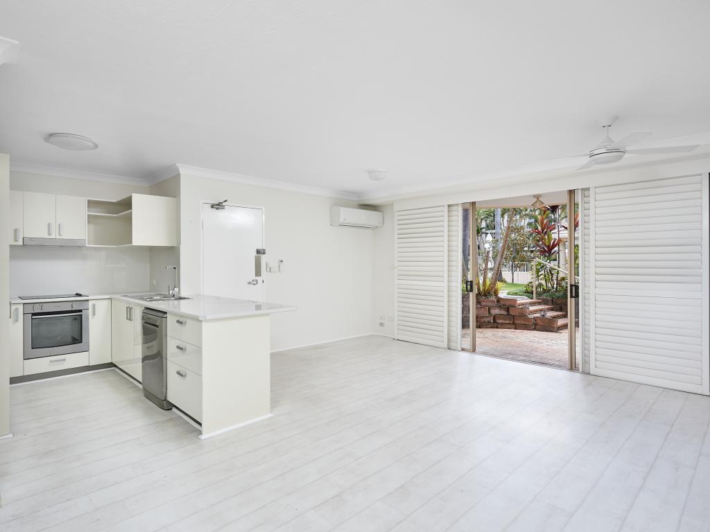 1/15 Santa Monica Rd, Miami, QLD 4220