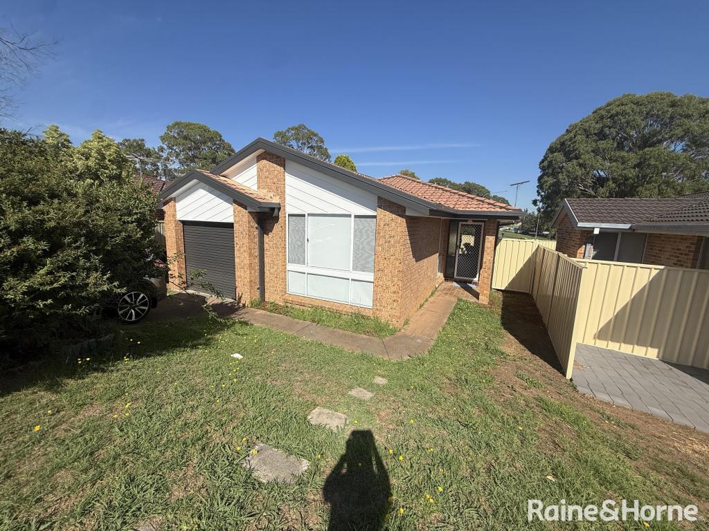 15 Hydrangea Pl, Macquarie Fields, NSW 2564