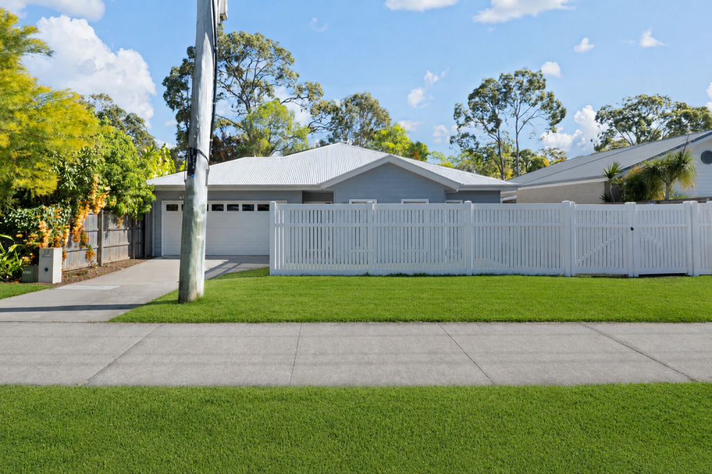 52 WELLINGTON ST, ORMISTON, QLD 4160