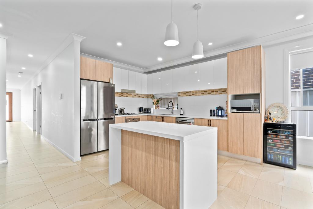 2c Robin St, Hinchinbrook, NSW 2168