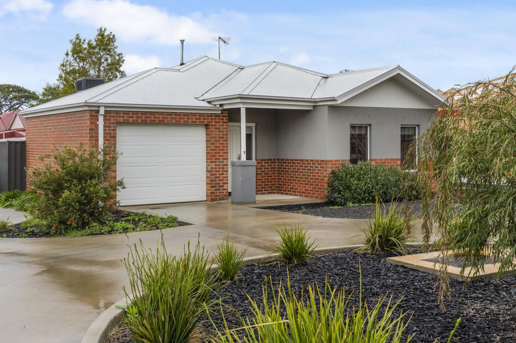 9/4 Gordon Cres, Romsey, VIC 3434