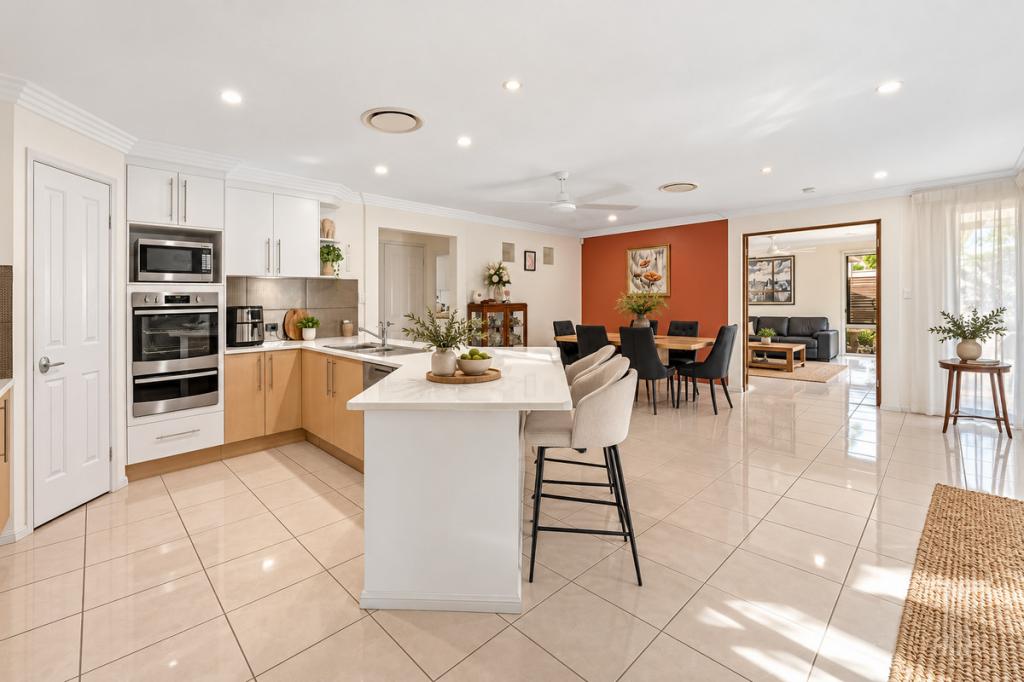 1 Bushlark Way, Carindale, QLD 4152