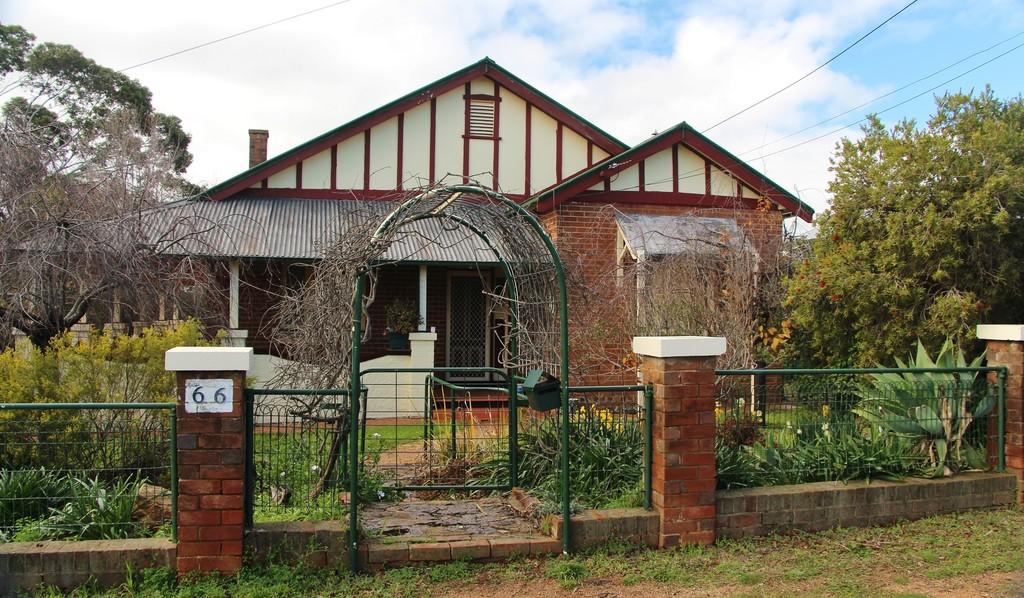 66 East St, Grenfell, NSW 2810