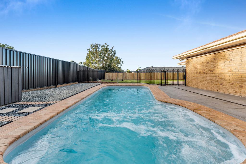 57 Mcpherson Rd, Sinnamon Park, QLD 4073