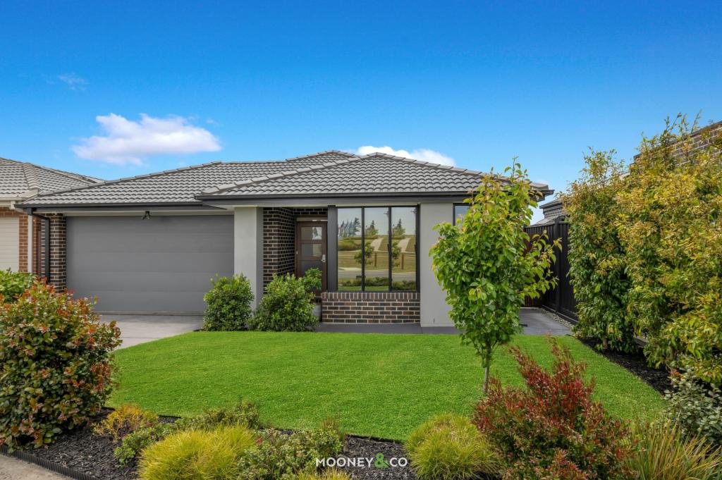 9 Paragon Dr, Clyde North, VIC 3978