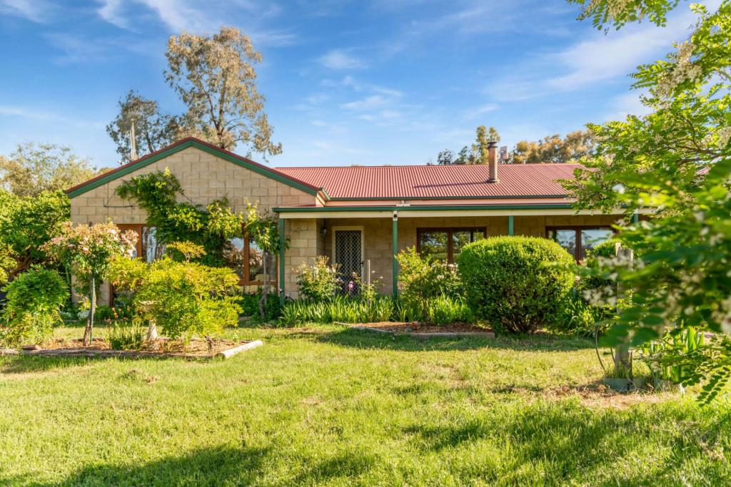 71 Thornhill Lane, Elphinstone, VIC 3448