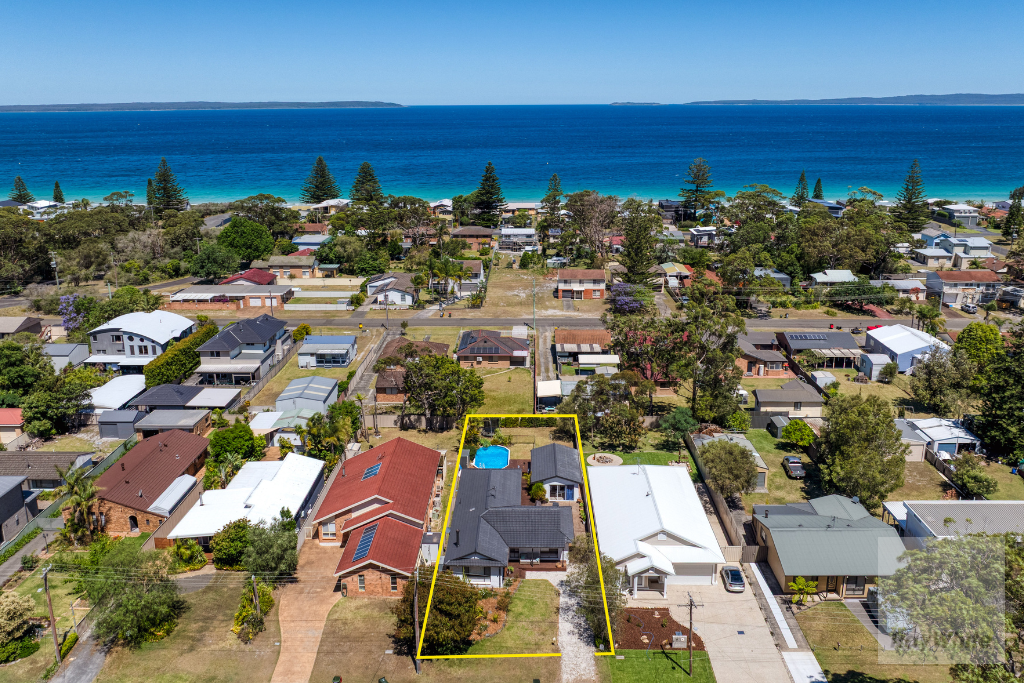 13 Queen Mary St, Callala Beach, NSW 2540