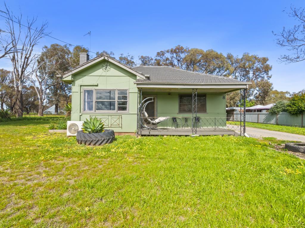 8 Osborne St, Finley, NSW 2713