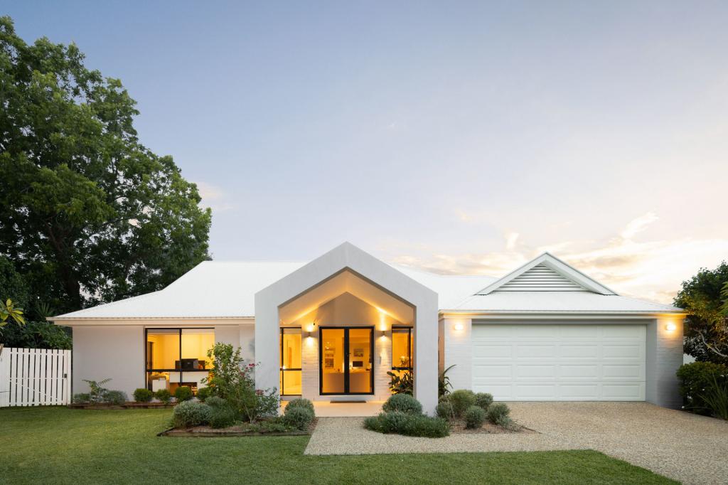 15 Cromwell Cl, Brookfield, QLD 4069