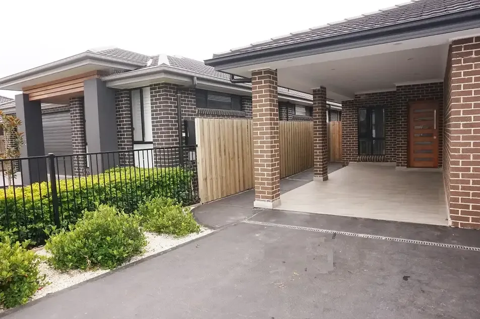 20A DOWIE DR, CLAYMORE, NSW 2559