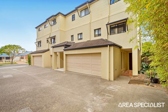 2/2 TOURANGEAU CRES, VARSITY LAKES, QLD 4227