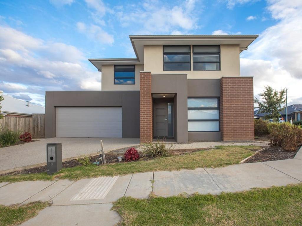 9 CROWE ST, MADDINGLEY, VIC 3340