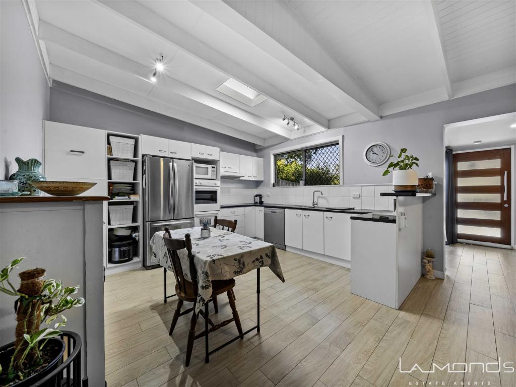 3 Raeburn St, Manly, QLD 4179