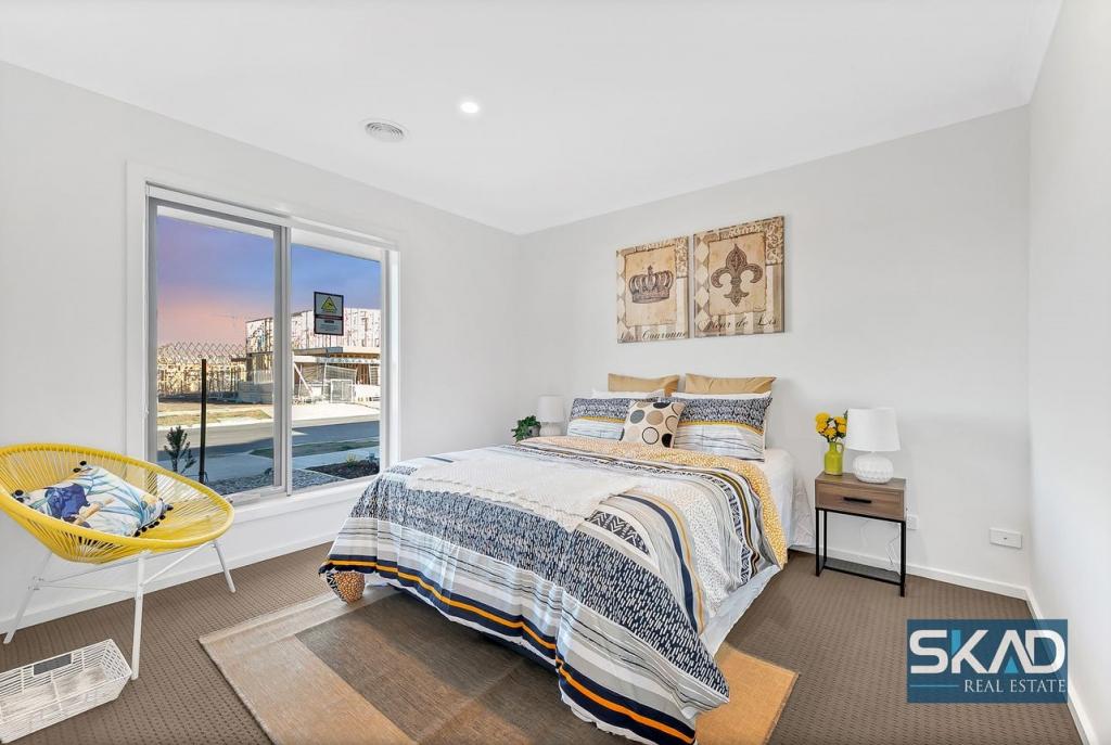 33 Evergreen Cres, Craigieburn, VIC 3064