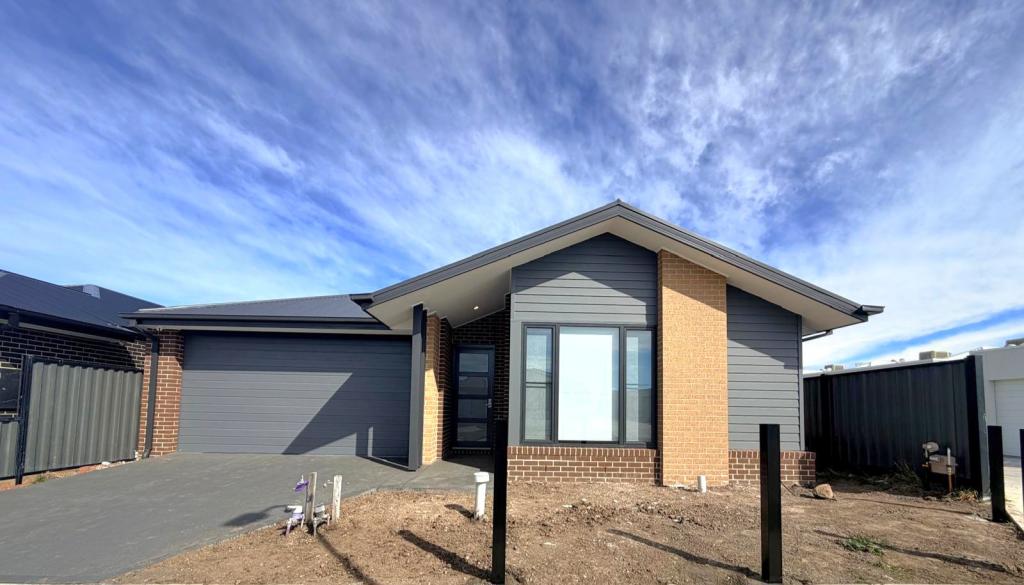 32 MEALIE AVE, MICKLEHAM, VIC 3064