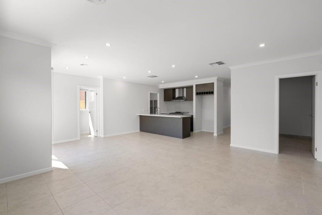 19 Harwich St, Rockbank, VIC 3335